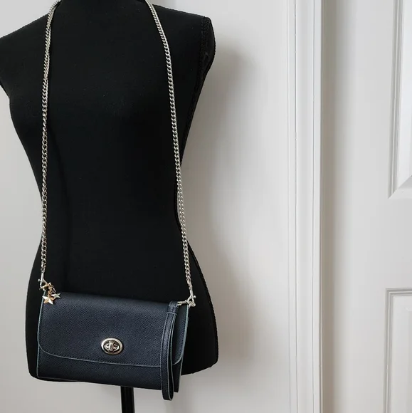 *SOLD* COACH Turnlock Crossbody Navy Saffiano Leather Chain Strap with Charm - Picture 1 of 9